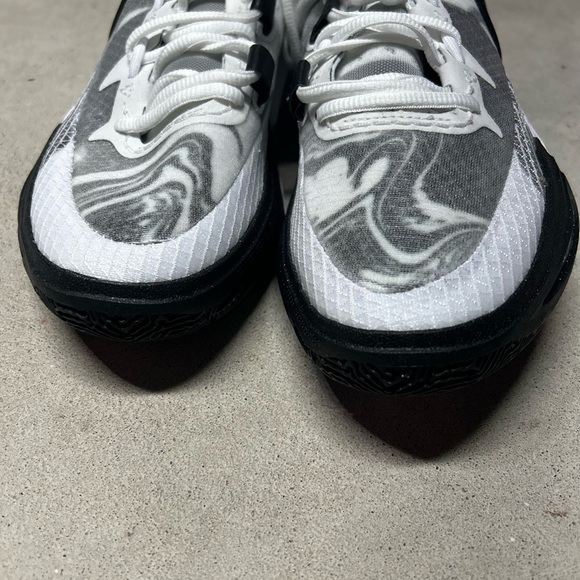 Nike Kyrie 8 Basketball Sneakers Kyrie Irving WhiteSize 8 DJ6017-101 - Picture 6 of 10